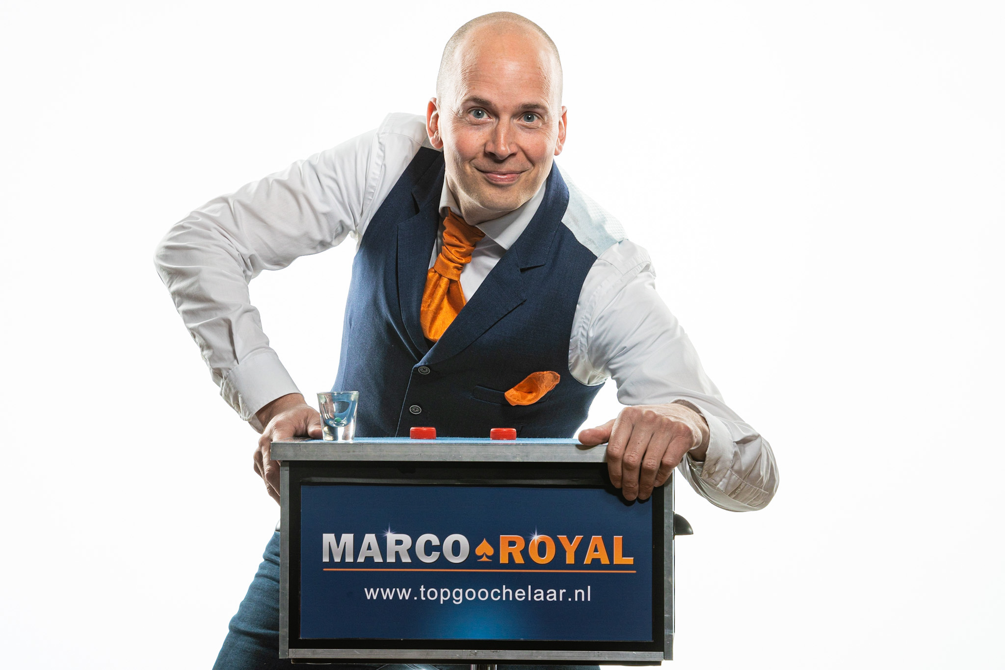 Marco Royal speelt balletje balletje